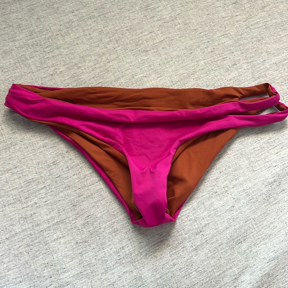 L space bikini bottoms reversible!